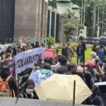 Tolak UU TNI, Koalisi Masyarakat Sipil Ramai-ramai Datangi Gedung DPR RI
