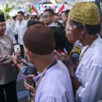Gelar Griya di Istana, Prabowo Salami Ribuan Warga