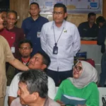 Gubernur Ahmad Luthfi Cek Samsat Ngobrol Bareng Wajib Pajak, Ada Tunggakan Sedasawarsa Dihapus