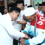 Lepas Jemaah Haji Kloter 1 Embarksi Solo, Taj Yasin: Jaga Kesehatan dan Nama Baik Indonesia