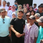 Ahmad Luthfi Serahkan Bantuan Bagi Korban Terdampak Rob di Pemalang