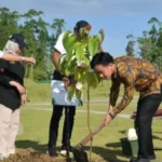 Wapres Gibran Tanam Pohon Ulin sebagai Simbol Harapan di IKN
