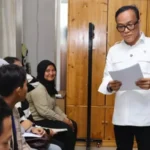 Wamenaker: Penahanan Ijazah oleh Perusahaan adalah Melanggar Hukum