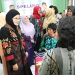 Saat Nawal Yasin Kagumi Kerajinan Karya Para Disabilitas Jepara