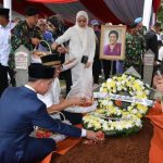 Wapres Gibran Pimpin Upacara Pemakaman Istri Wapres Ke-4 RI di TMP Kalibata