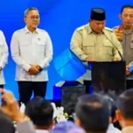 Prabowo Anugerahkan Tanda Kehormatan bagi Penggerak MBG dan Ketahanan Pangan