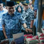Ratusan Warga Terima Bantuan Beras dari Pemprov Jateng, dari Penggali Kubur hingga Tukang Parkir