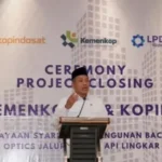 Menkop Dorong Proyek Fiber Optik Jalur Kereta Dukung Operasional Kopdes Merah Putih