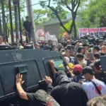 Sidang Sudewo Ricuh, Massa Hadang Rantis Polrestabes Semarang Selama 1,5 Jam
