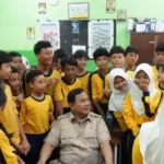 Prabowo Santap Makan Bergizi Gratis Bersama Siswa SMPN 111 Jakarta