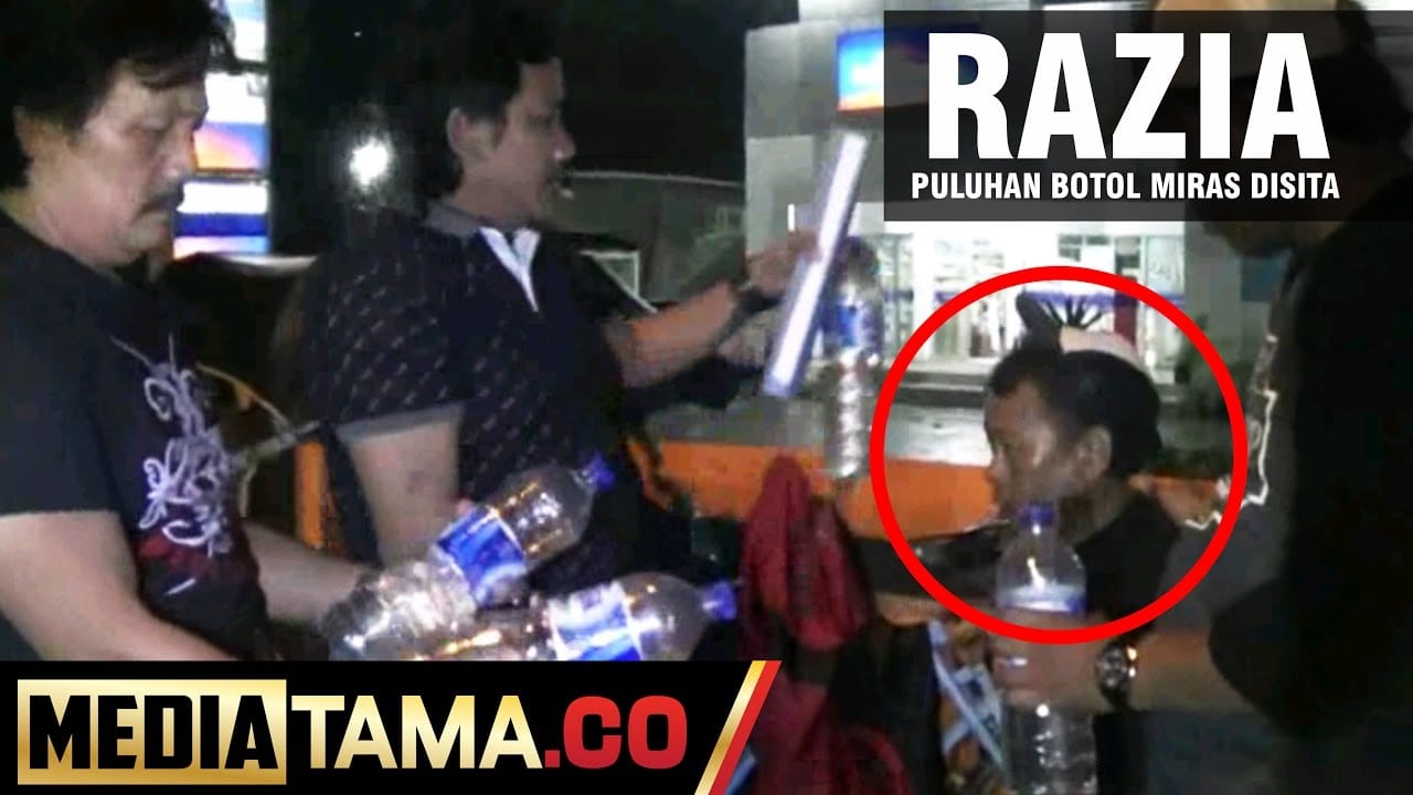 Video Detik-detik Polisi Ringkus Penjual Miras di Tugu Muda Semarang
