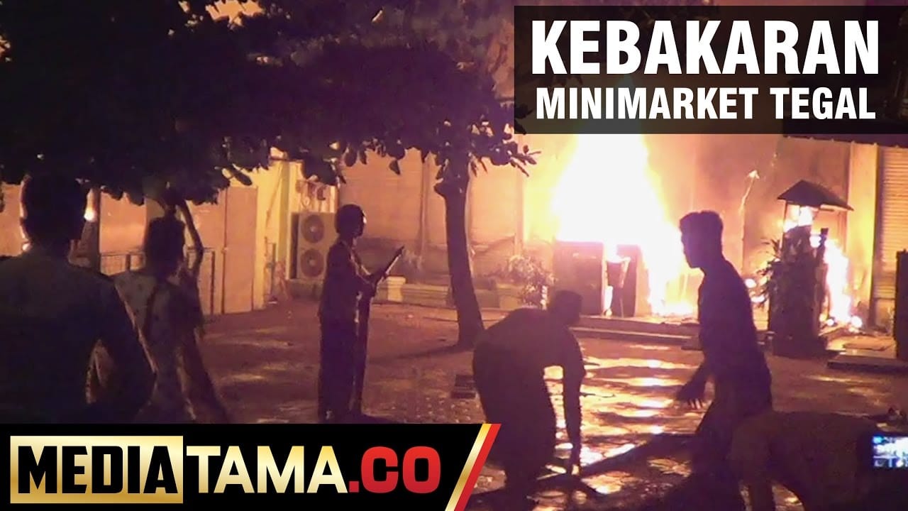 VIDEO: Diduga Korsleting Listrik, Minimarket di Tegal Habis Terbakar