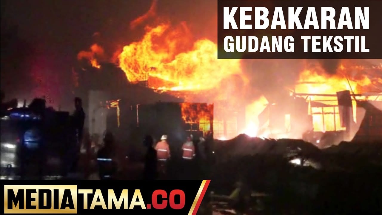 VIDEO: Kebakaran Besar Gudang Tekstil di Kawasan Pelabuhan Tanjung Mas Semarang