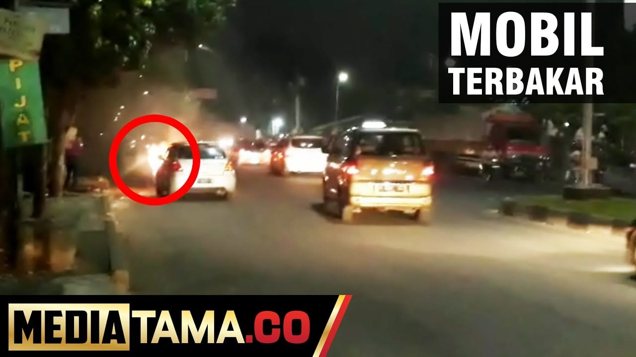 VIDEO: Mobil Terbakar di Jalan Arteri Soekarno Hatta Semarang