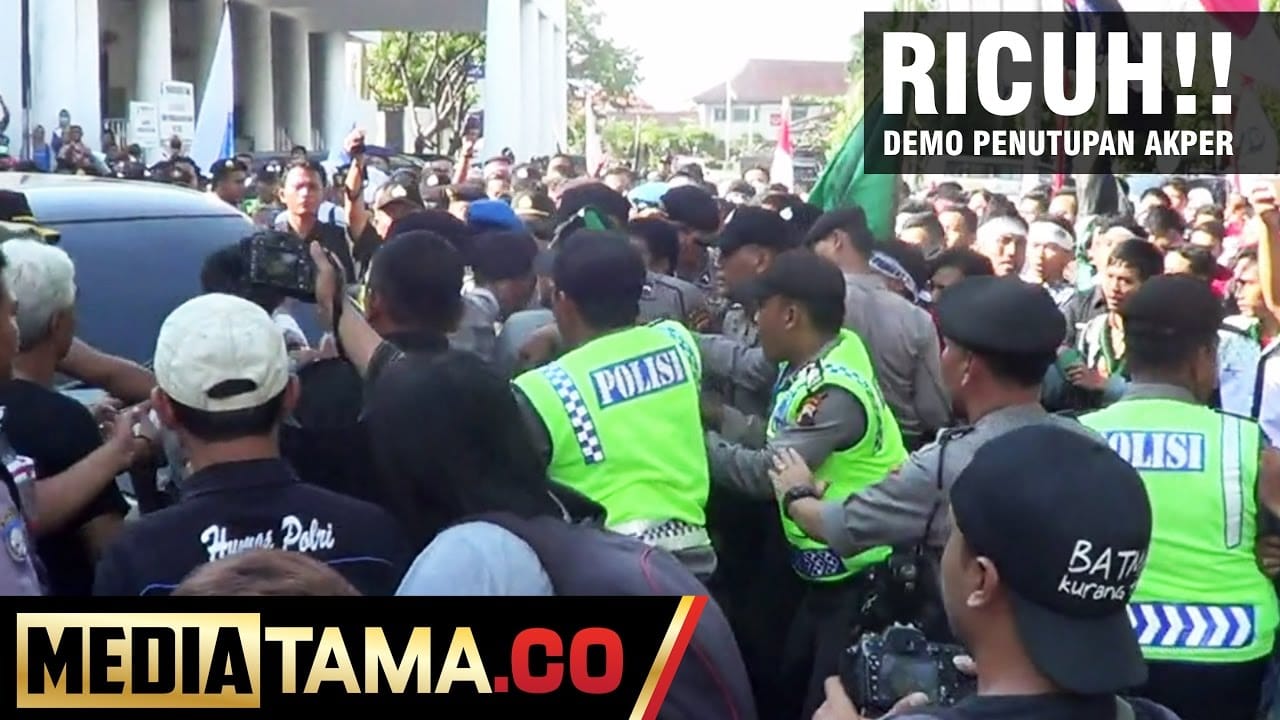 VIDEO: Ricuh!!! Demo Tolak Penutupan Akper Kota Tegal