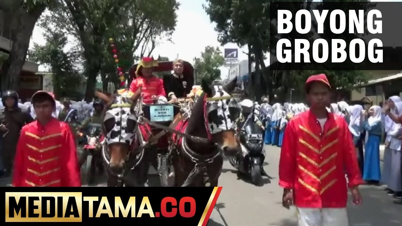 VIDEO: Tradisi Boyong Grobog, Saat Ribuan Warga Grobogan Memboyong Sang Bupati