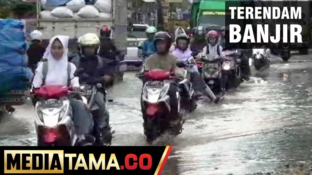 VIDEO: Hujan Deras, Jalan Semarang – Purwodadi Terendam Banjir