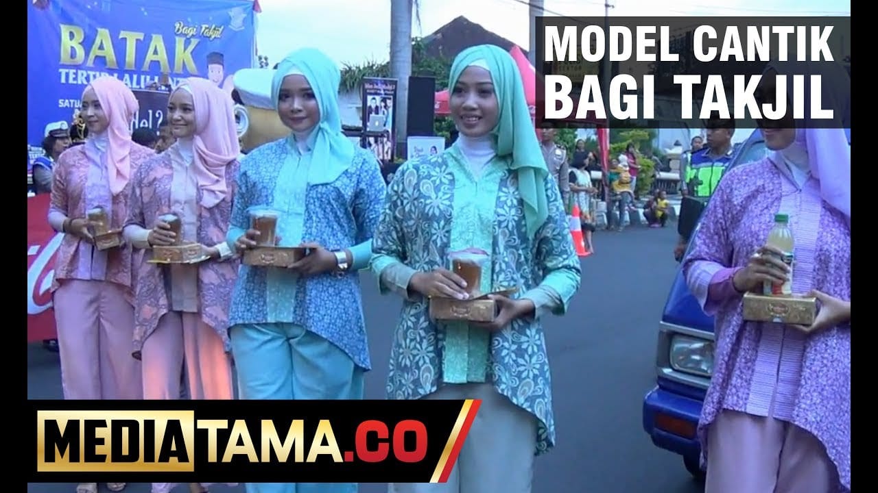 VIDEO: Ngabuburit, Model Cantik di Semarang Bagi-bagi Takjil
