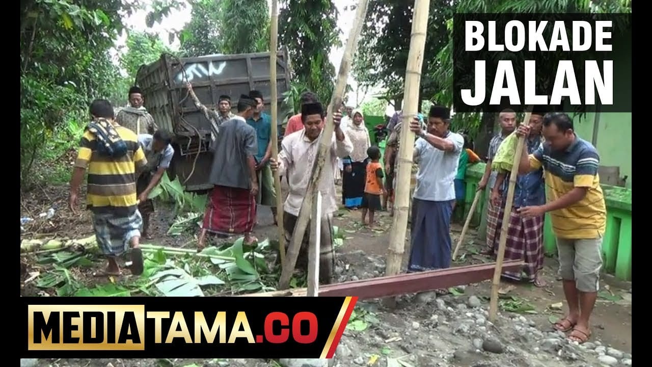 VIDEO: Jalan Rusak, Warga Kendal Blokade Akses Proyek Jalan Tol Batang-Semarang