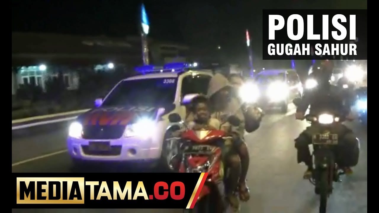 VIDEO: Polisi Gunakan Mobil Patroli, Banunkan Sahur Warga di Demak