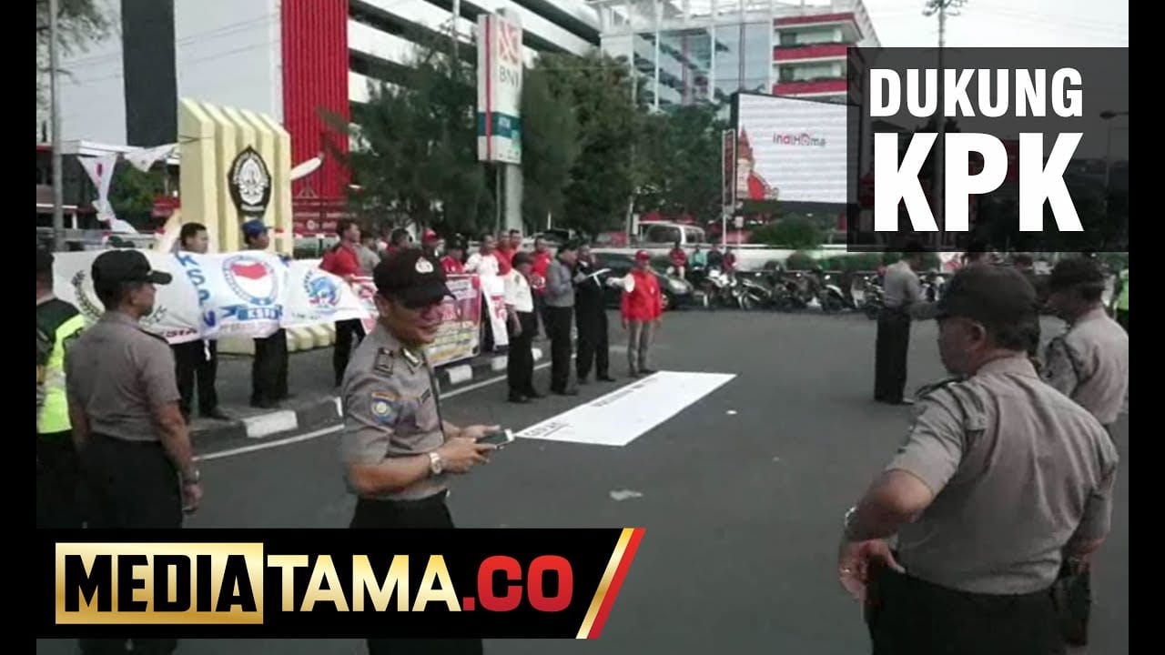 VIDEO: Dukung KPK, Warga Semarang Layangkan Petisi ke Presiden