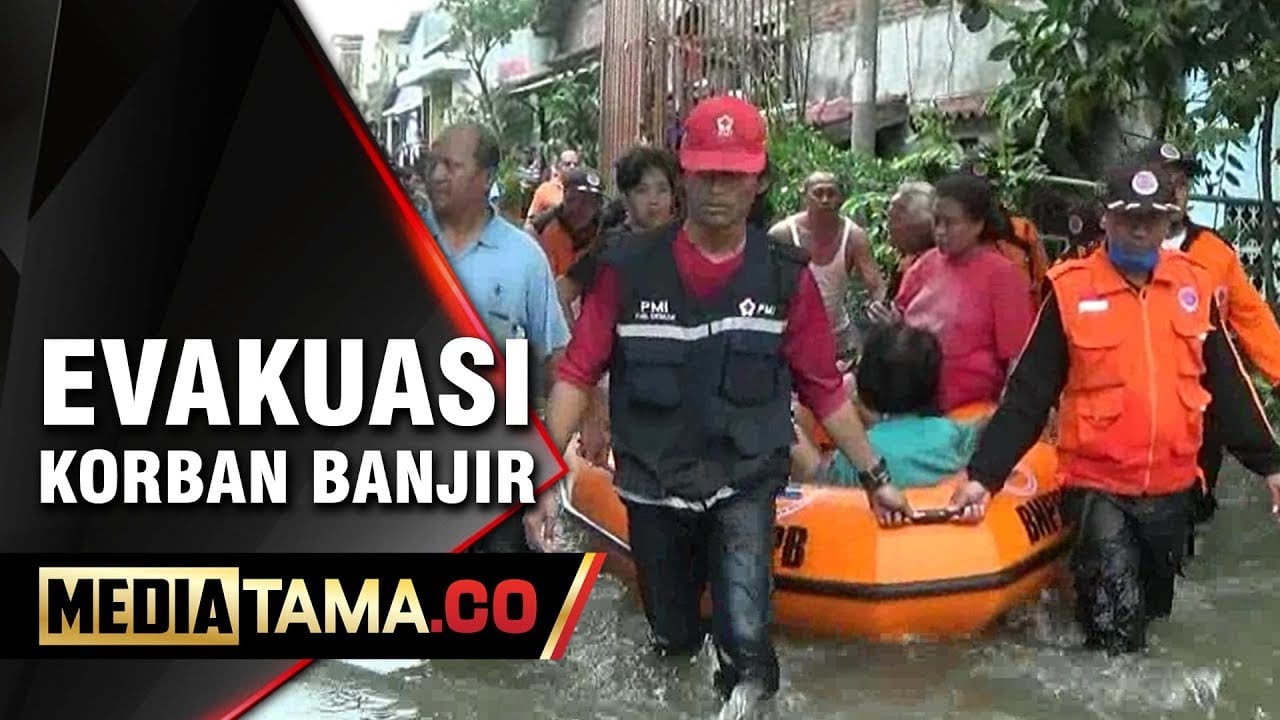 VIDEO: Tim BPBD Demak Evakuasi Lansia yang Terjebak Banjir
