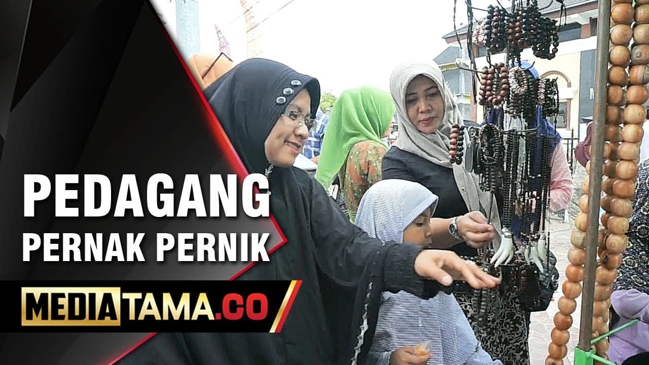 VIDEO: Pedagang Pernak-Pernik di Kawasan Masjid Agung Demak Kebanjiran Pembeli
