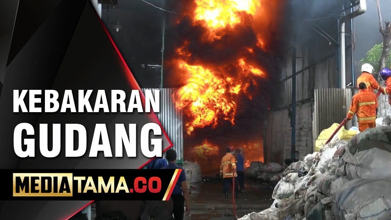 VIDEO: Gudang Pengolahan Limbah Plastik di Semarang Terbakar