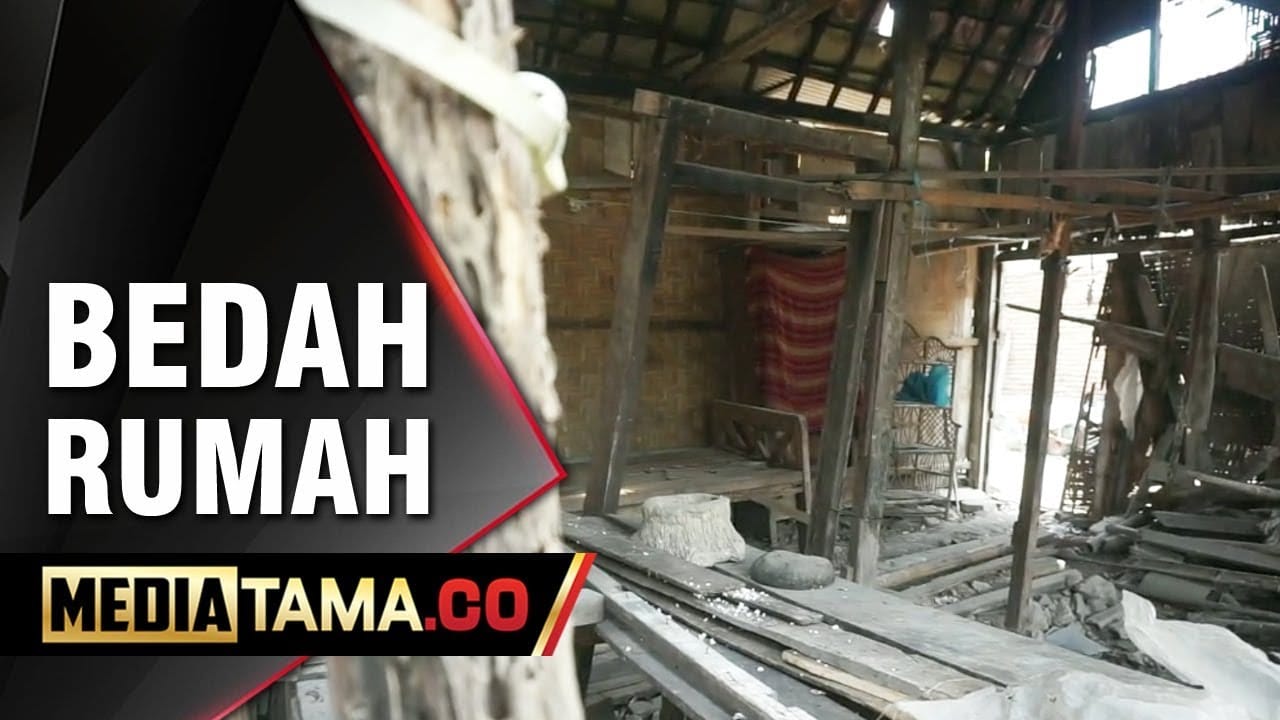 VIDEO: Nyaris Roboh, Rumah Janda Tua di Demak Dibedah Polisi