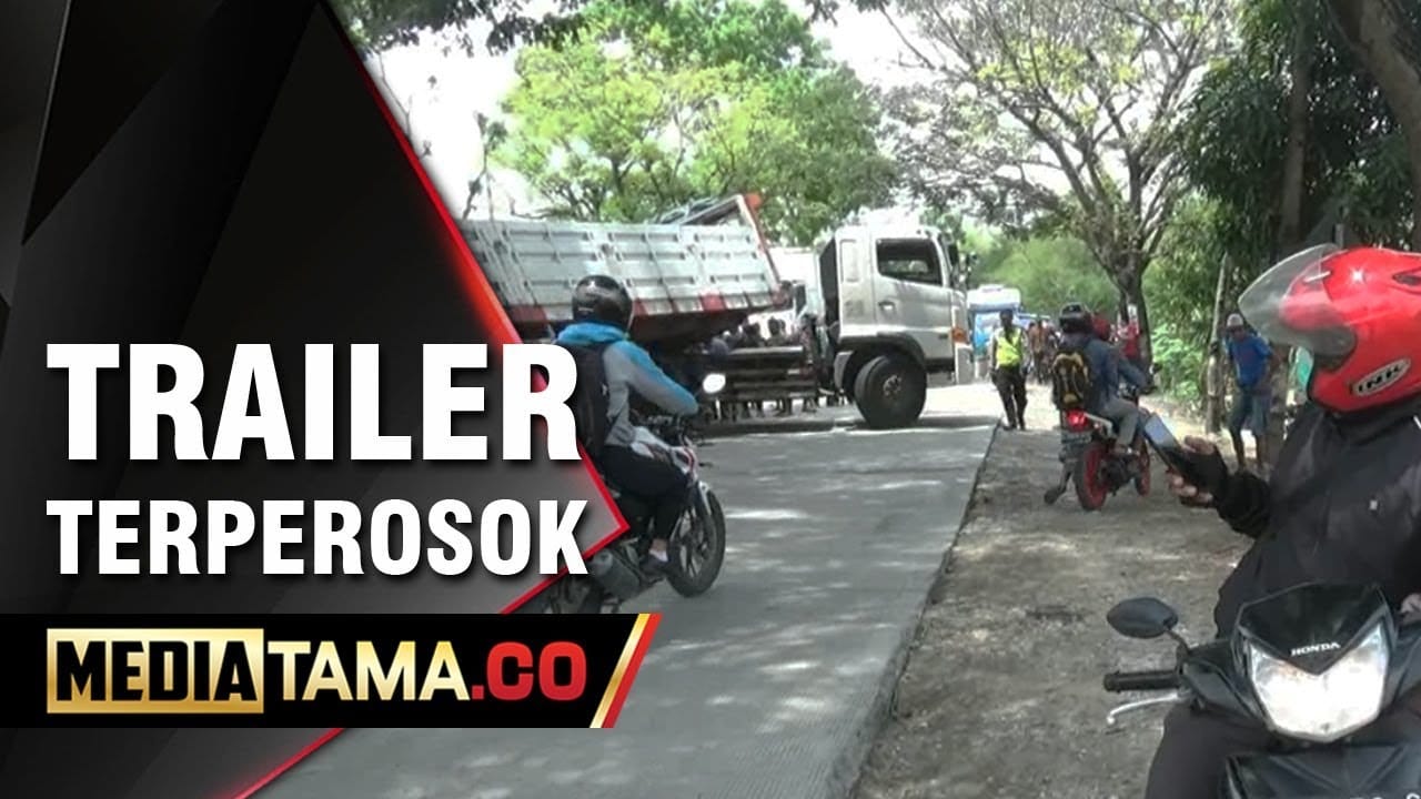 VIDEO: Truk Trailer Terperosok, Jalan Purwodadi-Solo Macet Total
