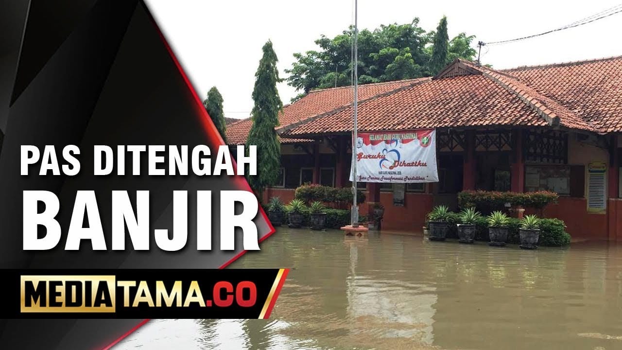VIDEO: Siswa SMP N 34 Semarang Kerjakan Ujian Ditengah Banjir