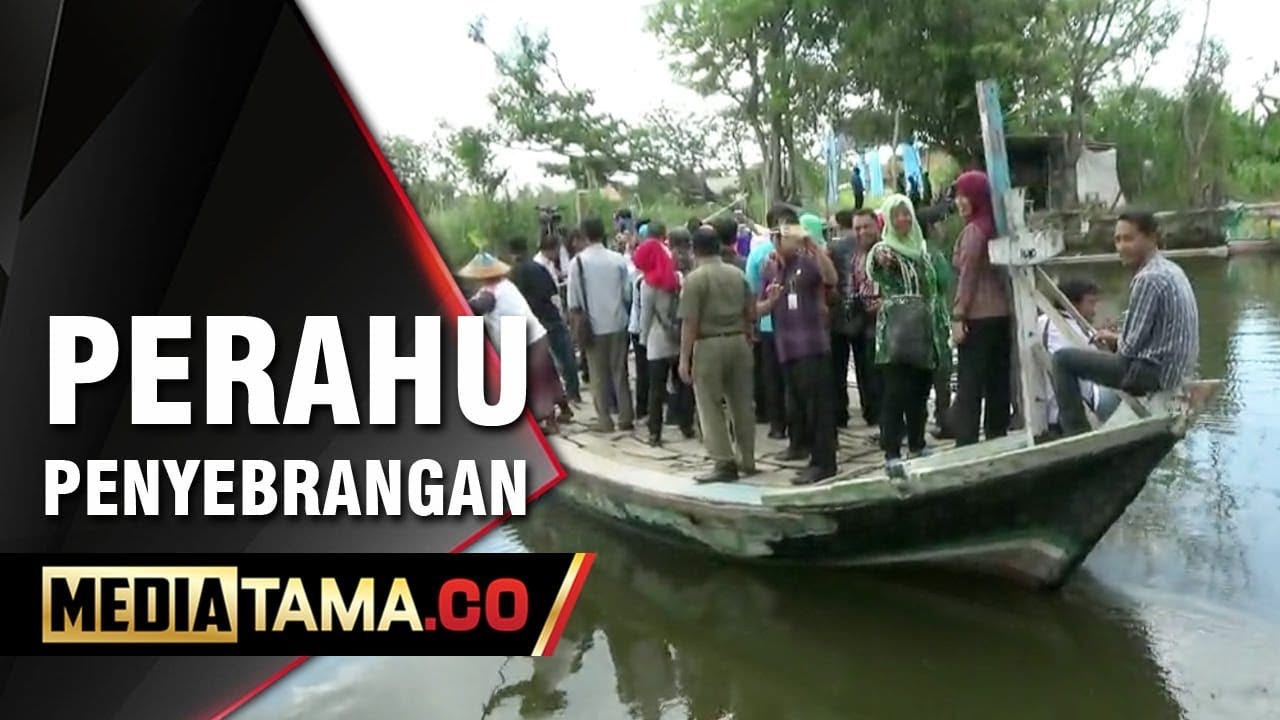 VIDEO: Tidak Ada Jembatan, Warga Dua Kecamatan di Demak Manfaatkan Perahu untuk Sebrangi Sungai