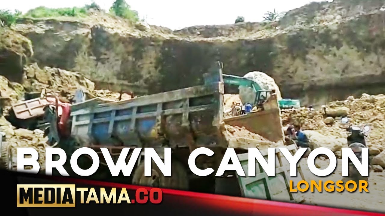 VIDEO: Brown Canyon Demak Longsor dan Timpa 7 Truk