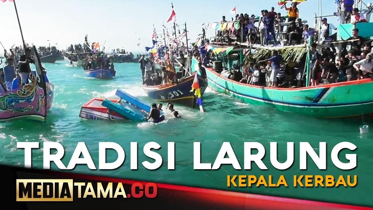 VIDEO: Ratusan Kapal Ikuti Tradisi Larung Kepala Kerbau di Laut Jepara