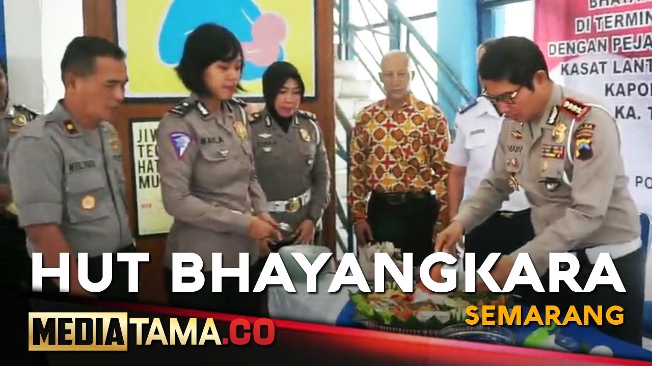 VIDEO: HUT Bhayangkara, Polisi Ajak Sopir Makan Bersama di Terminal